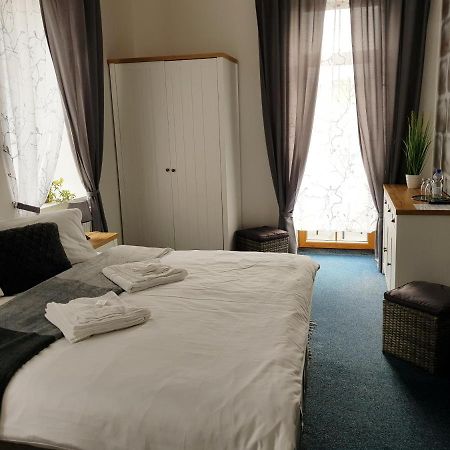 Hotel Camelot Tisá Exteriör bild