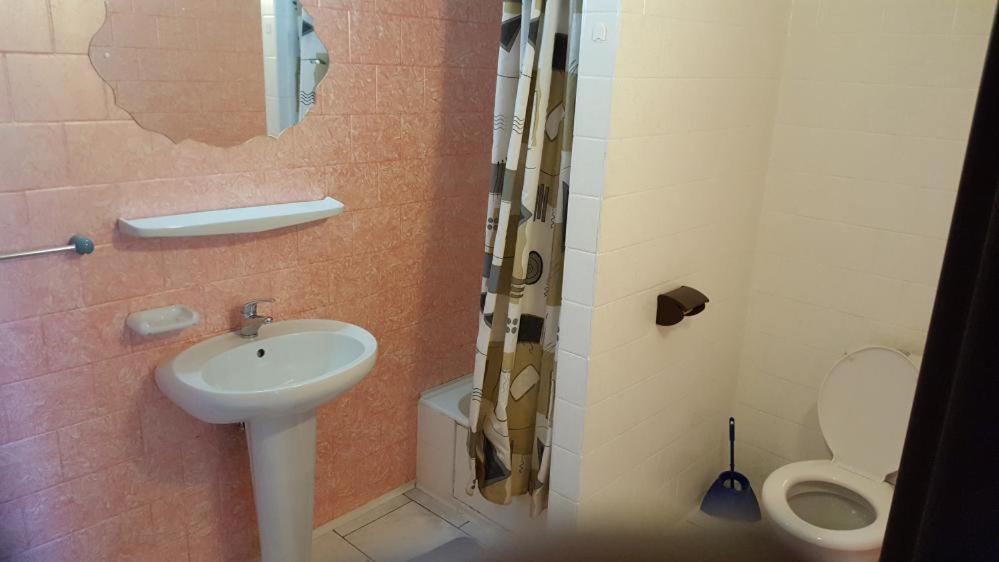 Hotel Camelot Tisá Exteriör bild