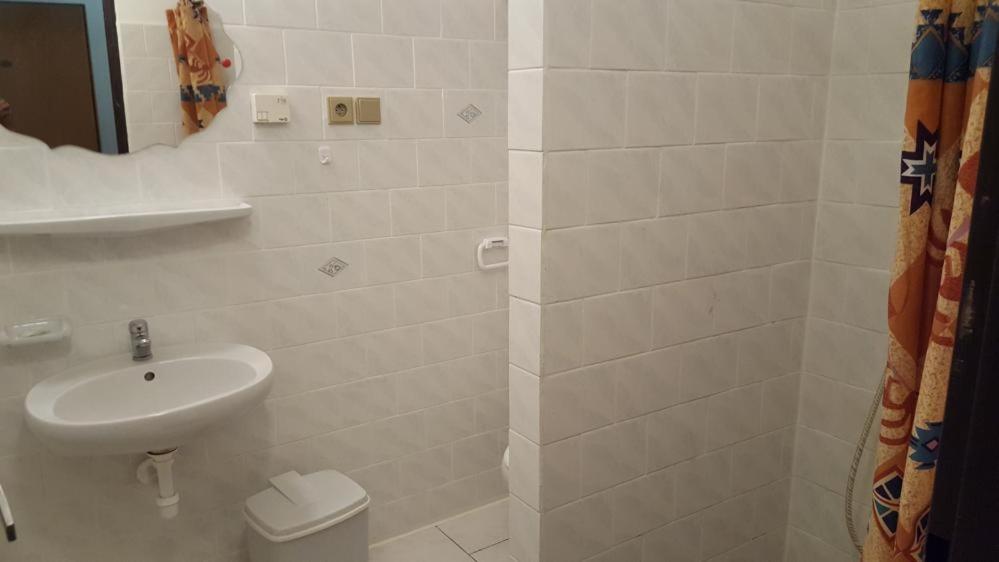 Hotel Camelot Tisá Exteriör bild