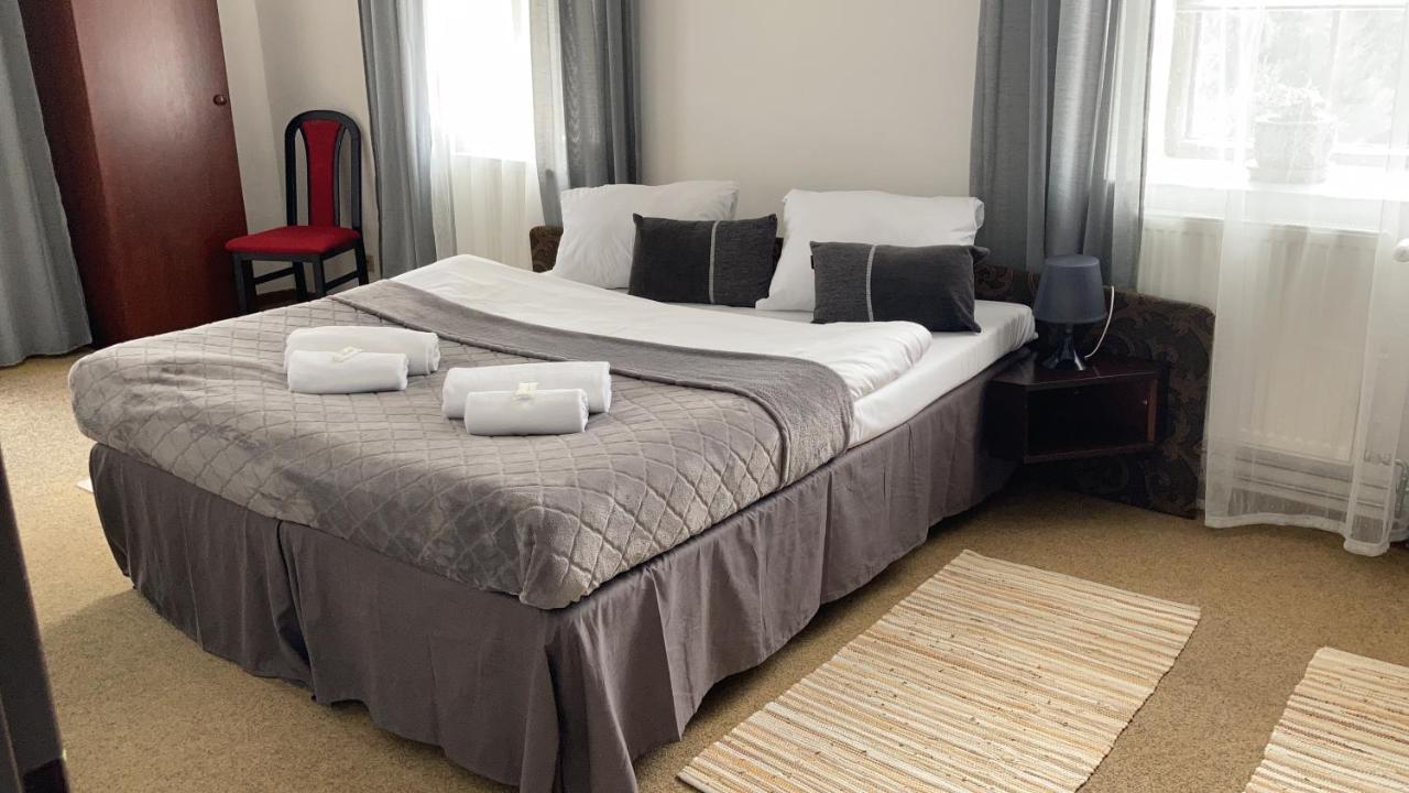 Hotel Camelot Tisá Exteriör bild