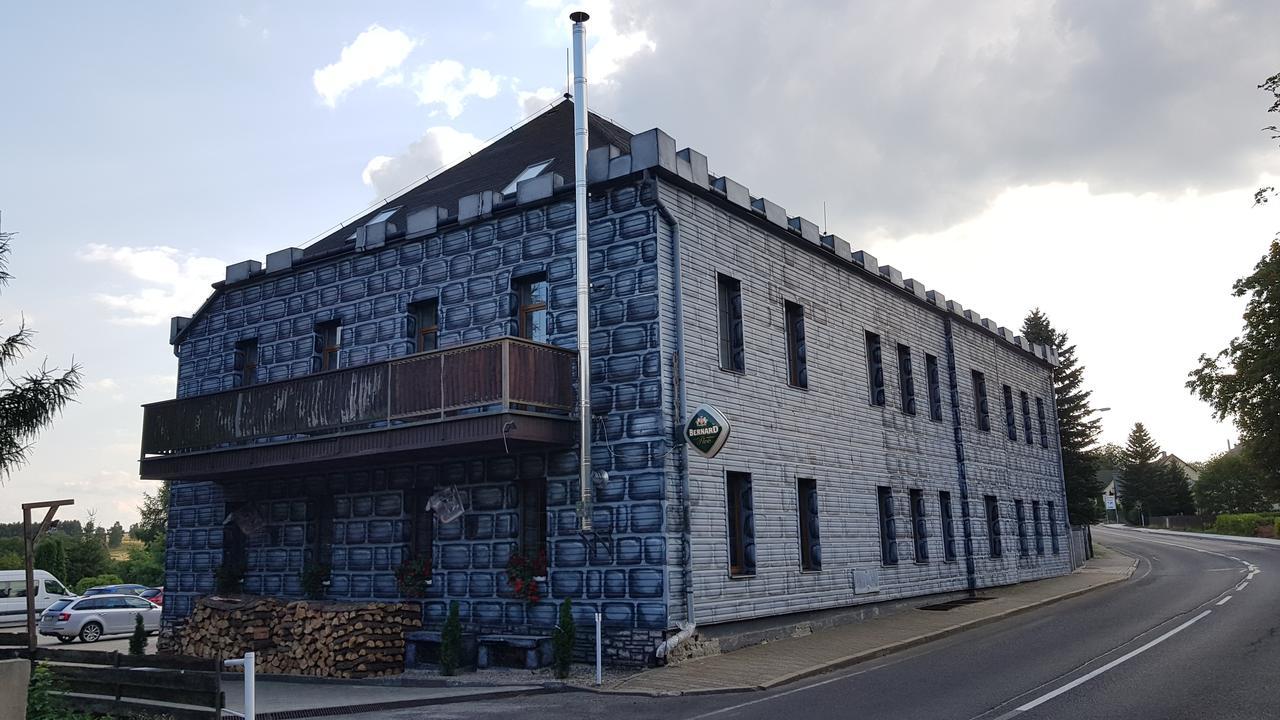 Hotel Camelot Tisá Exteriör bild