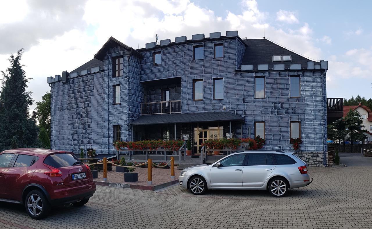 Hotel Camelot Tisá Exteriör bild