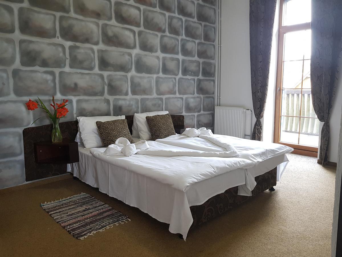 Hotel Camelot Tisá Exteriör bild